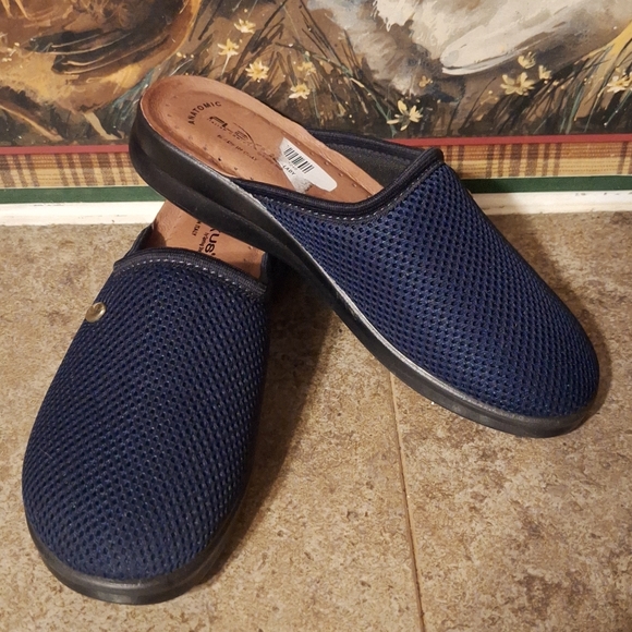 Flexus slip-ons - Picture 1 of 9